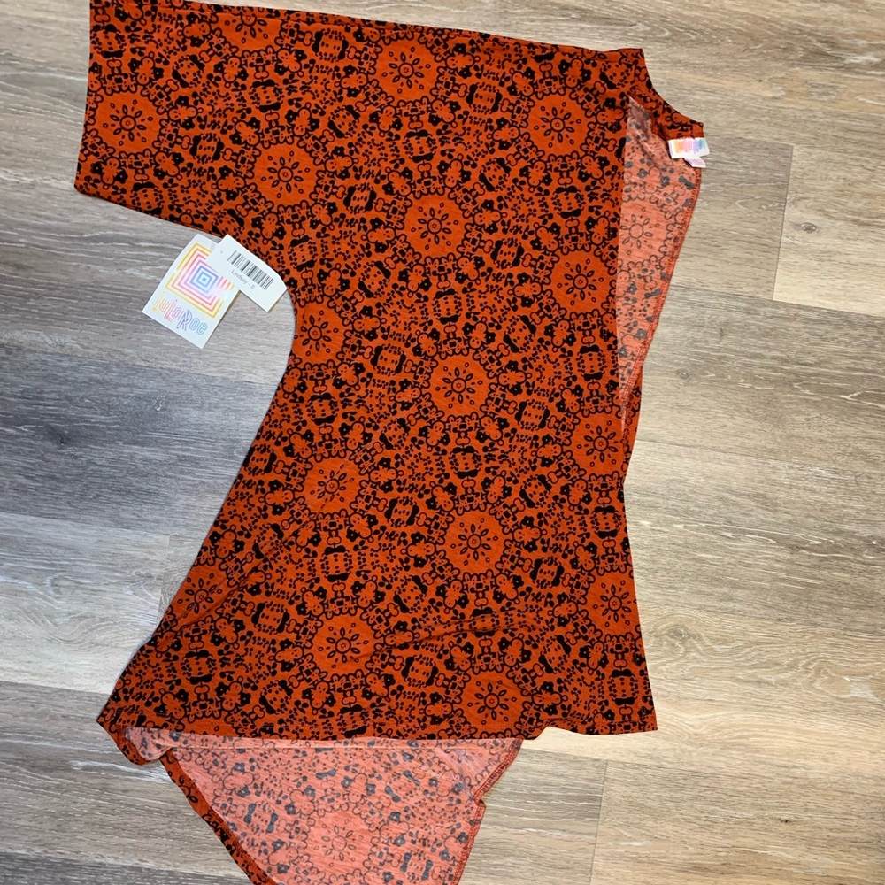 LuLaRoe Lindsay Top